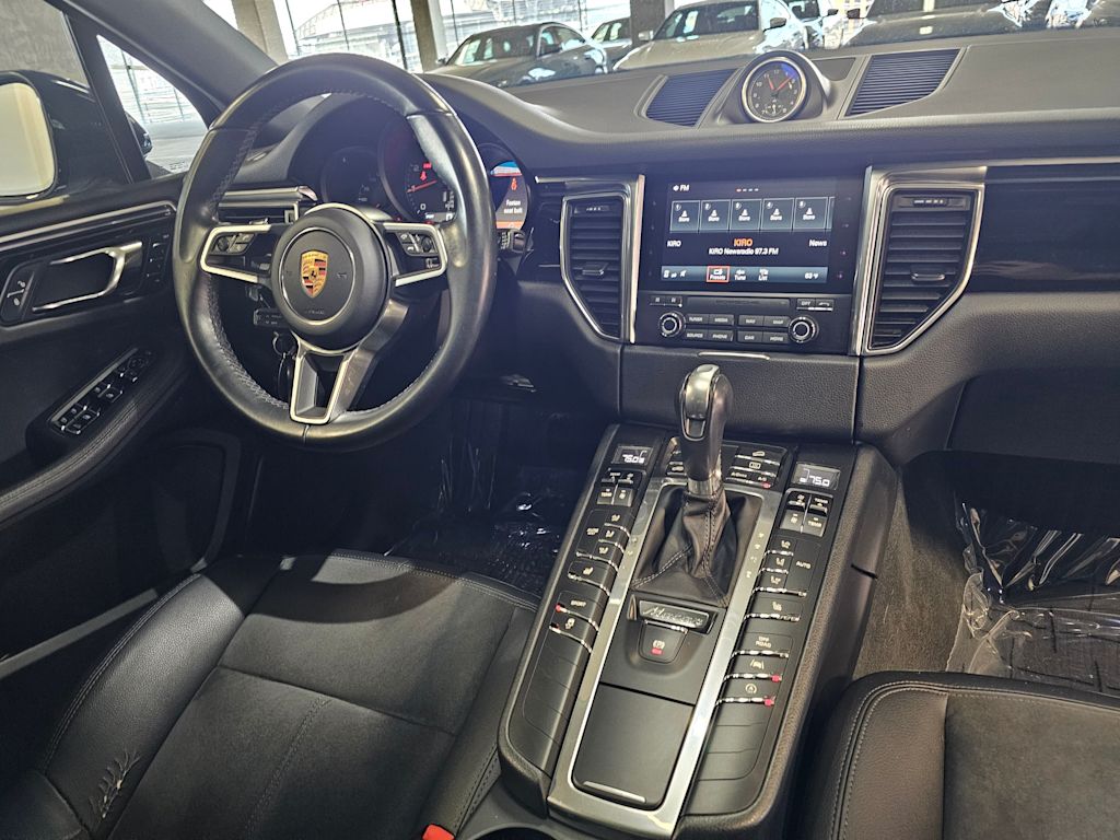 Thumbnail: 2017 Porsche Macan - 35