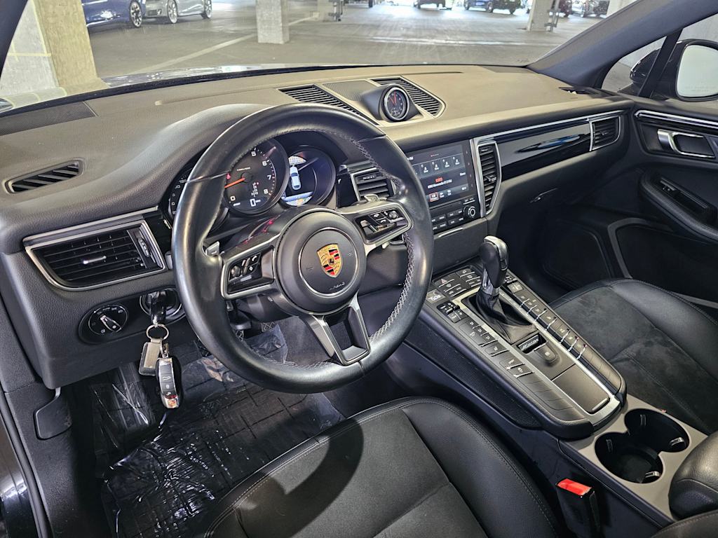 Thumbnail: 2017 Porsche Macan - 2