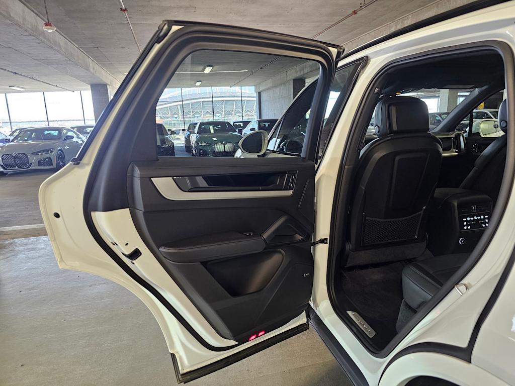 Thumbnail: 2024 Porsche Cayenne - 28