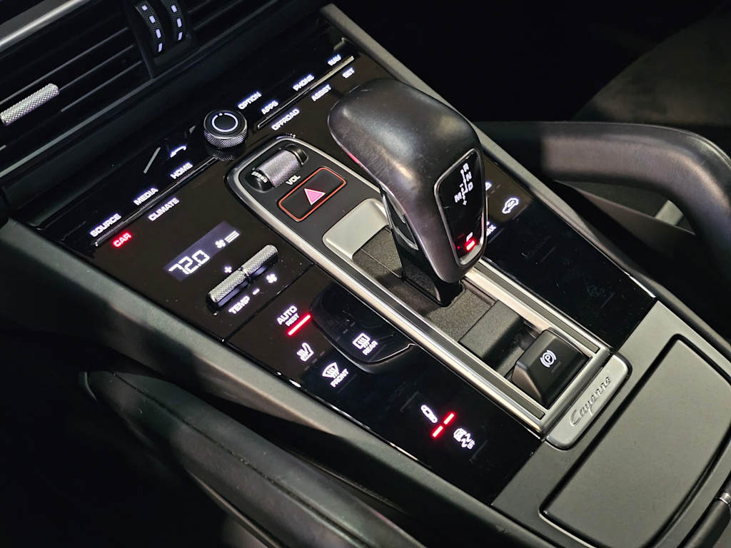 Thumbnail: 2021 Porsche Cayenne - 17