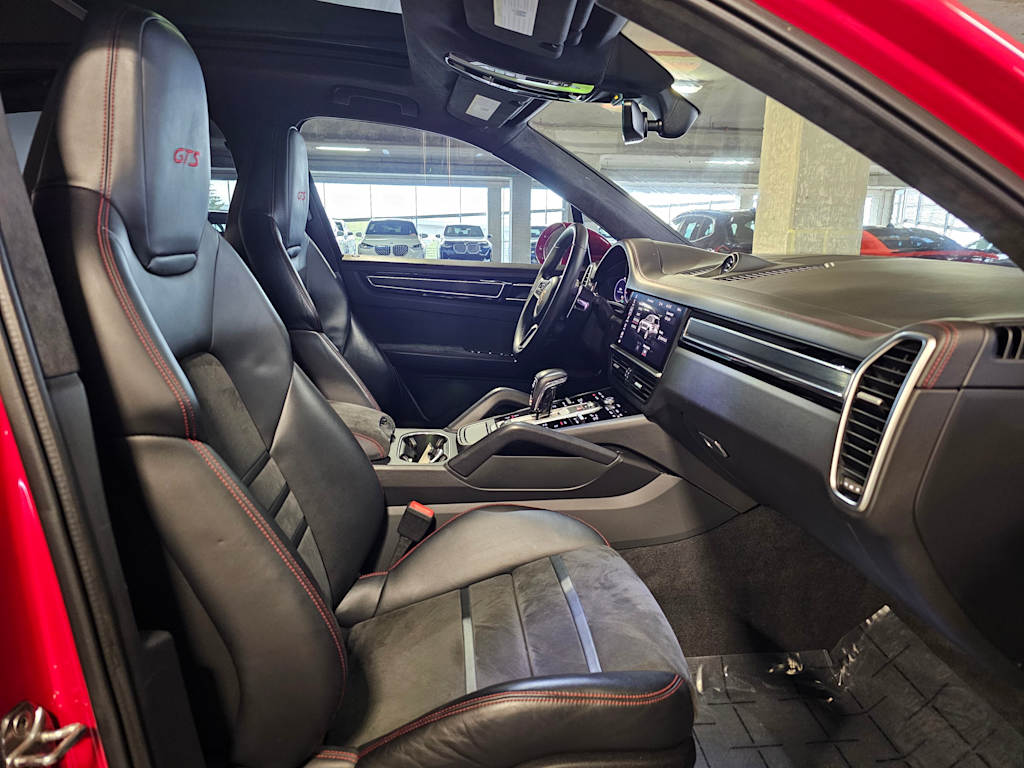 Thumbnail: 2021 Porsche Cayenne - 32
