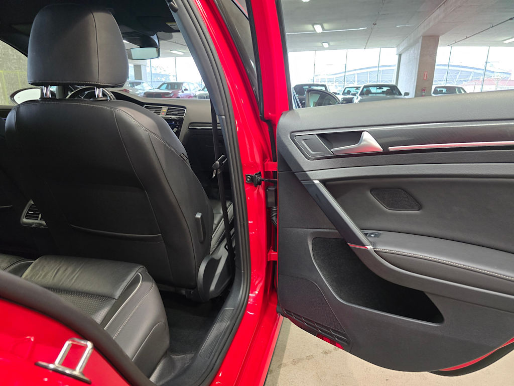 Thumbnail: 2019 Volkswagen Golf - 31