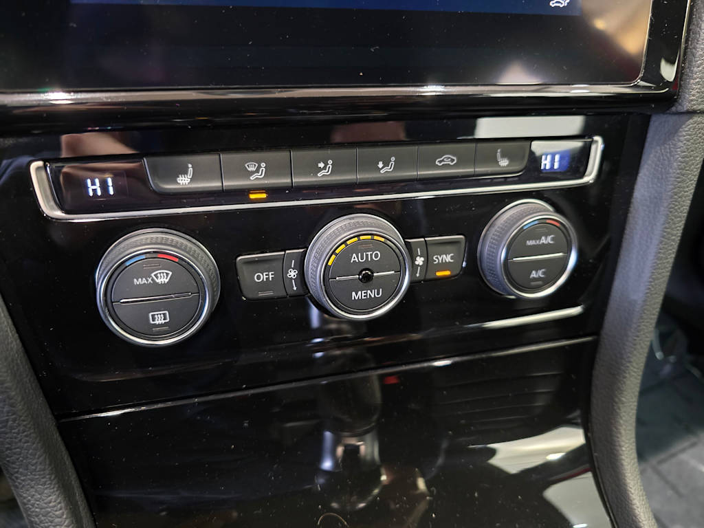 Thumbnail: 2019 Volkswagen Golf - 22