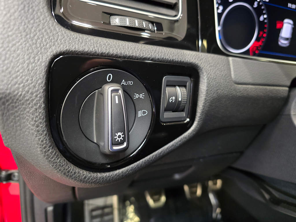 Thumbnail: 2019 Volkswagen Golf - 27