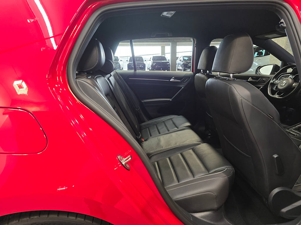 Thumbnail: 2019 Volkswagen Golf - 32