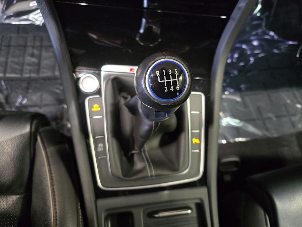 Thumbnail: 2019 Volkswagen Golf - 16