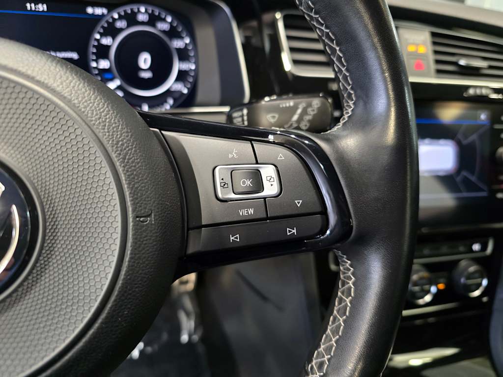 Thumbnail: 2019 Volkswagen Golf - 25