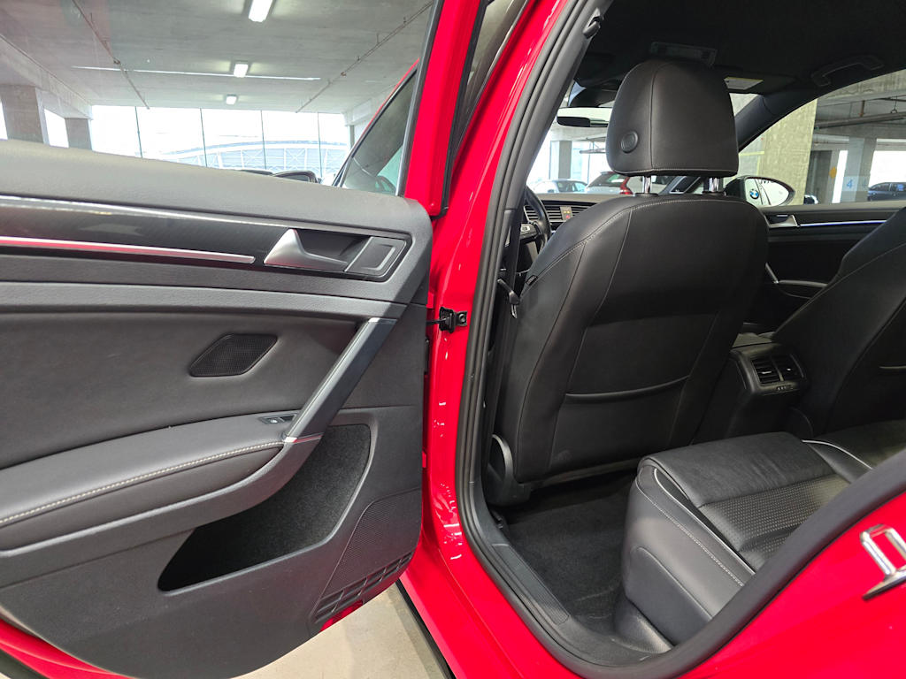 Thumbnail: 2019 Volkswagen Golf - 30