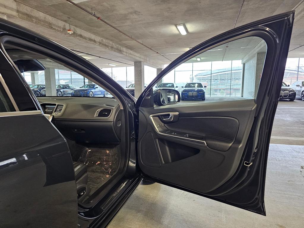 Thumbnail: 2013 Volvo S60 - 31
