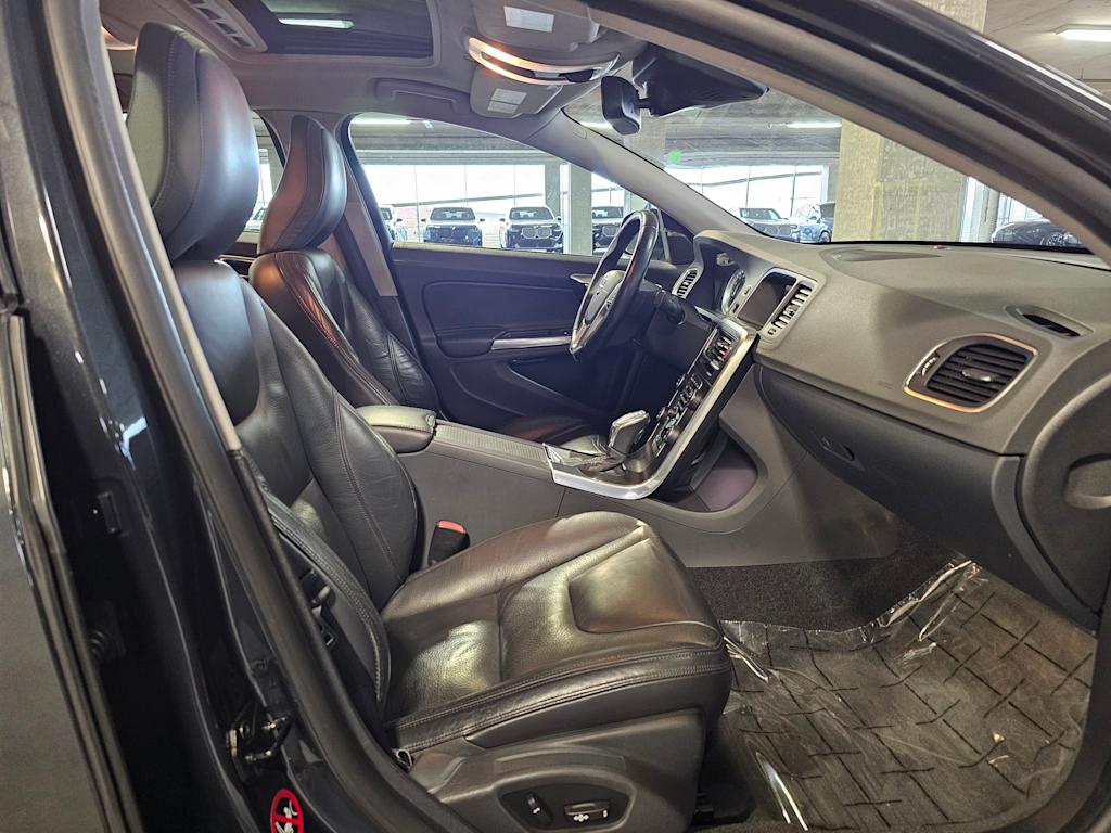 Thumbnail: 2013 Volvo S60 - 32