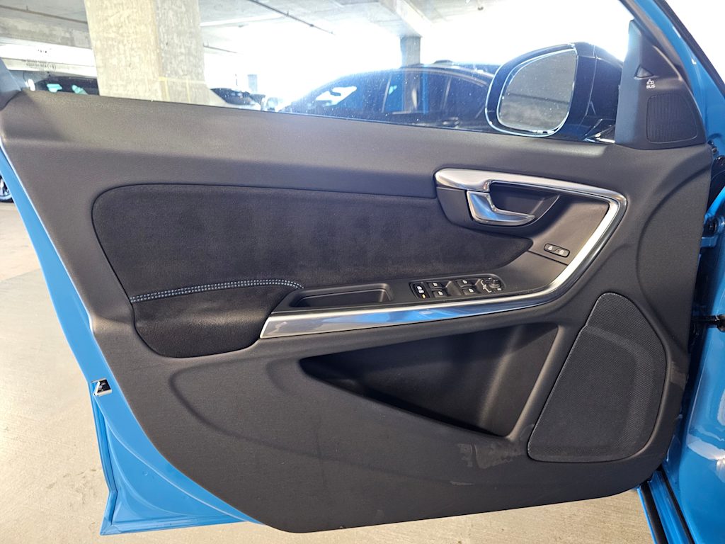 Thumbnail: 2017 Volvo V60 - 28