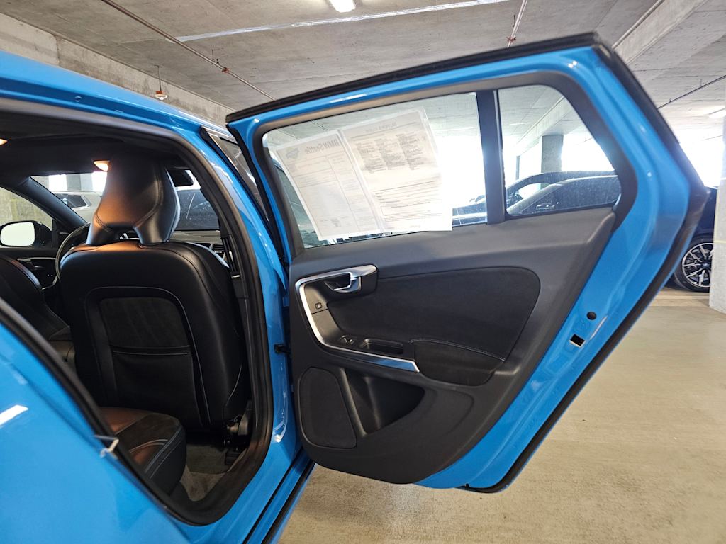 Thumbnail: 2017 Volvo V60 - 31