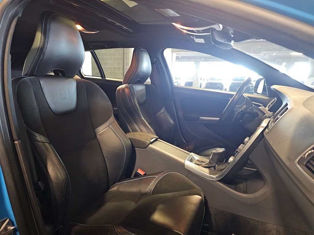 Thumbnail: 2017 Volvo V60 - 34