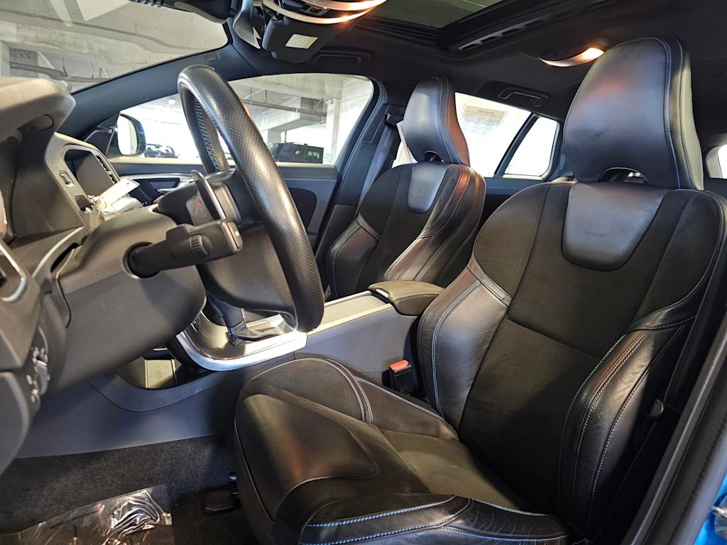 Thumbnail: 2017 Volvo V60 - 10