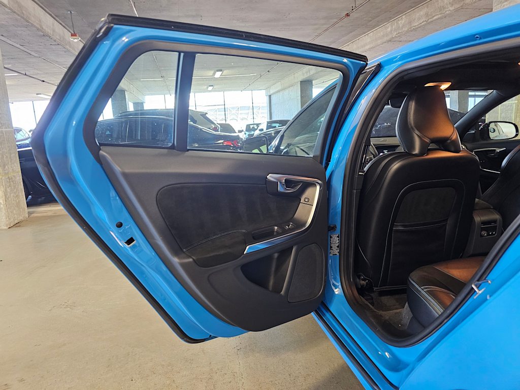 Thumbnail: 2017 Volvo V60 - 30