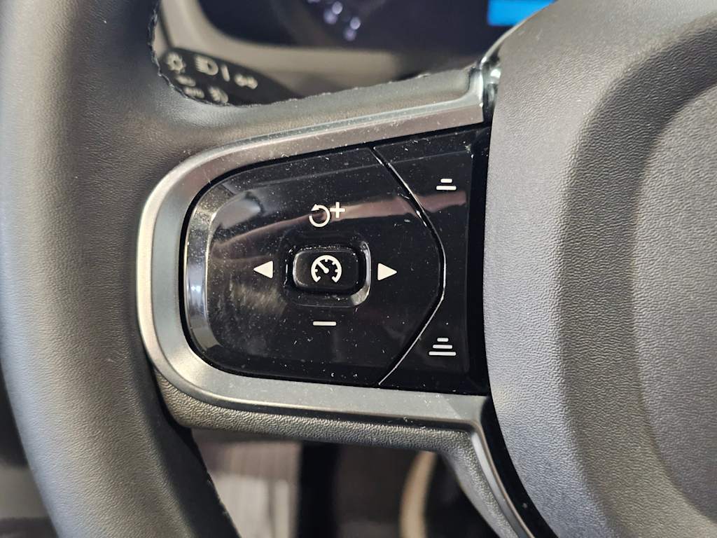 Thumbnail: 2025 Volvo XC90 - 25