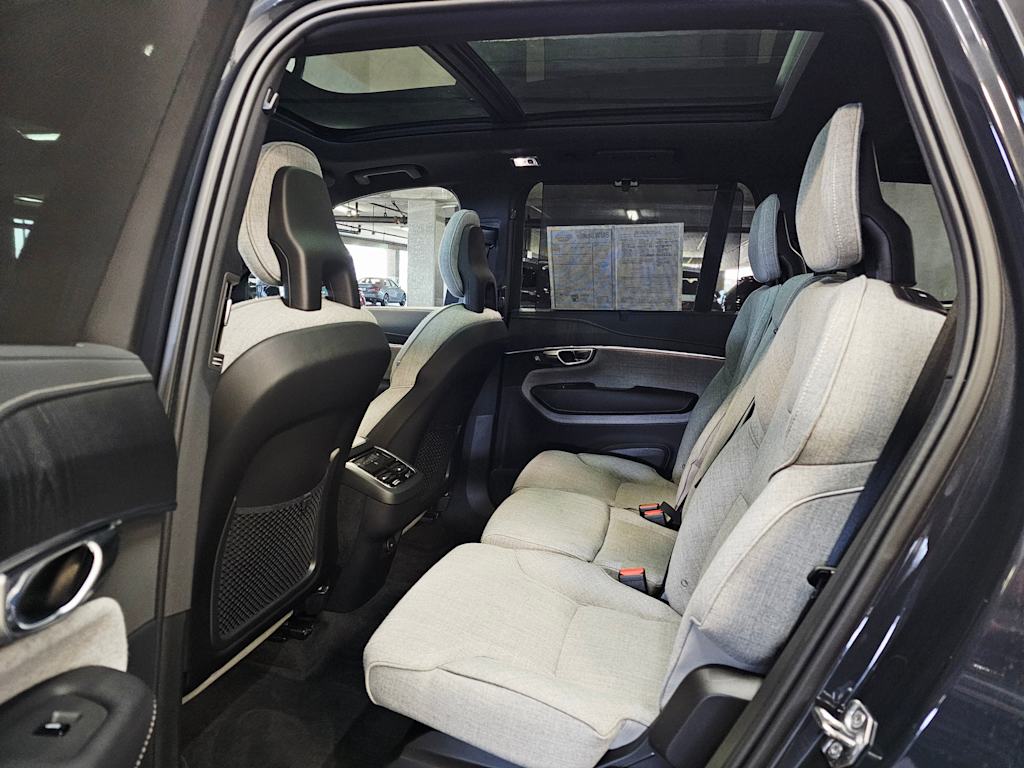 Thumbnail: 2021 Volvo XC90 - 28