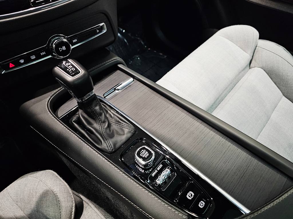 Thumbnail: 2021 Volvo XC90 - 16
