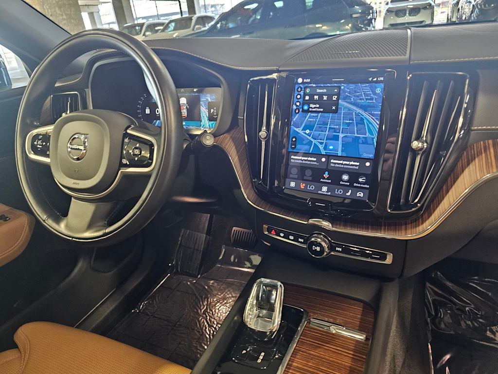 Thumbnail: 2022 Volvo XC60 - 14