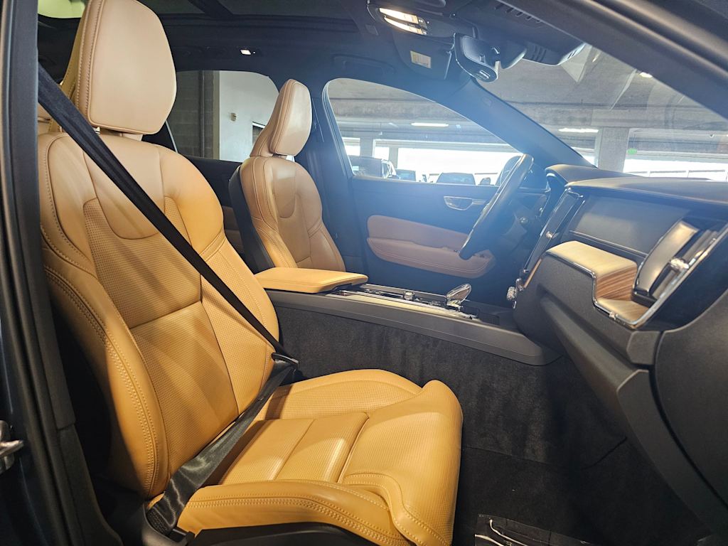 Thumbnail: 2022 Volvo XC60 - 39