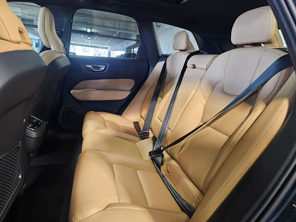 Thumbnail: 2022 Volvo XC60 - 35