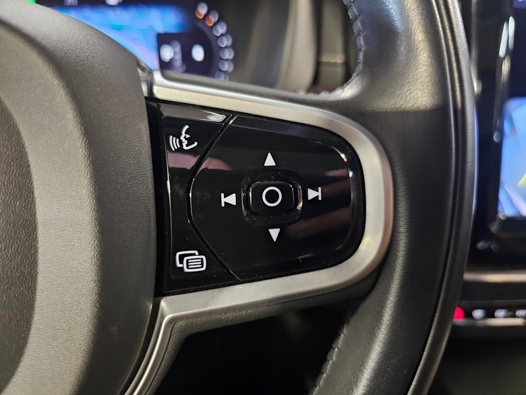 Thumbnail: 2022 Volvo XC60 - 26