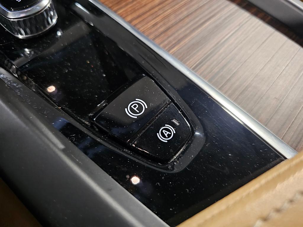 Thumbnail: 2022 Volvo XC60 - 28