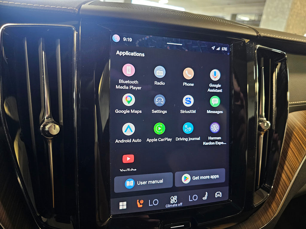 Thumbnail: 2022 Volvo XC60 - 23