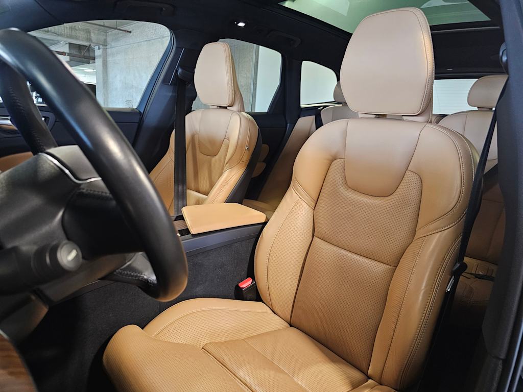 Thumbnail: 2022 Volvo XC60 - 11
