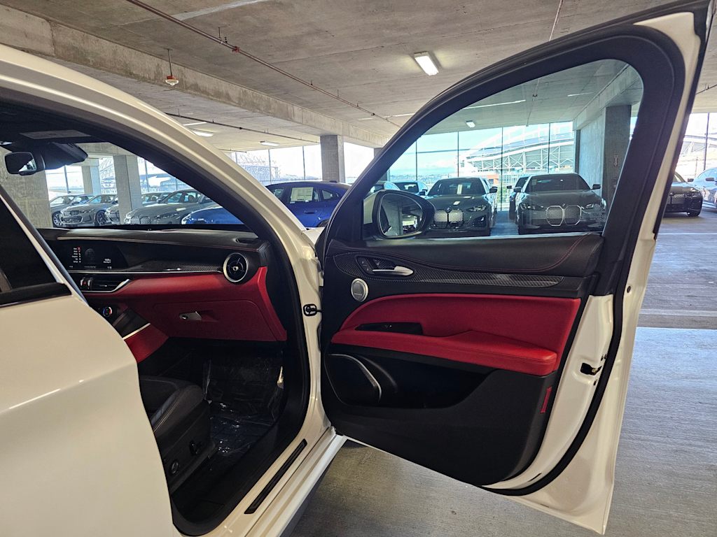 Thumbnail: 2018 Alfa Romeo Stelvio - 32
