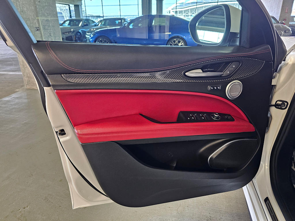 Thumbnail: 2018 Alfa Romeo Stelvio - 26