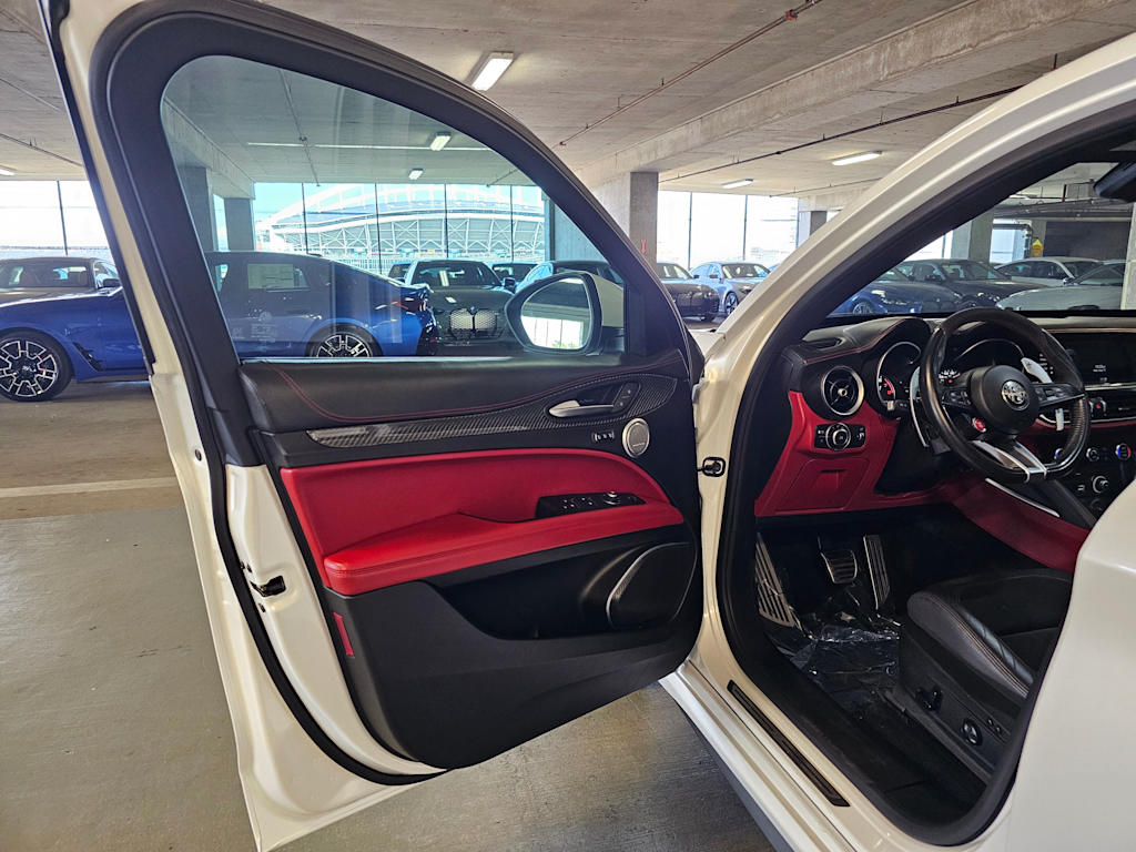 Thumbnail: 2018 Alfa Romeo Stelvio - 27