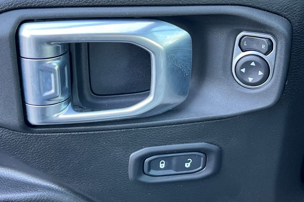Thumbnail: 2022 Jeep Wrangler - 22