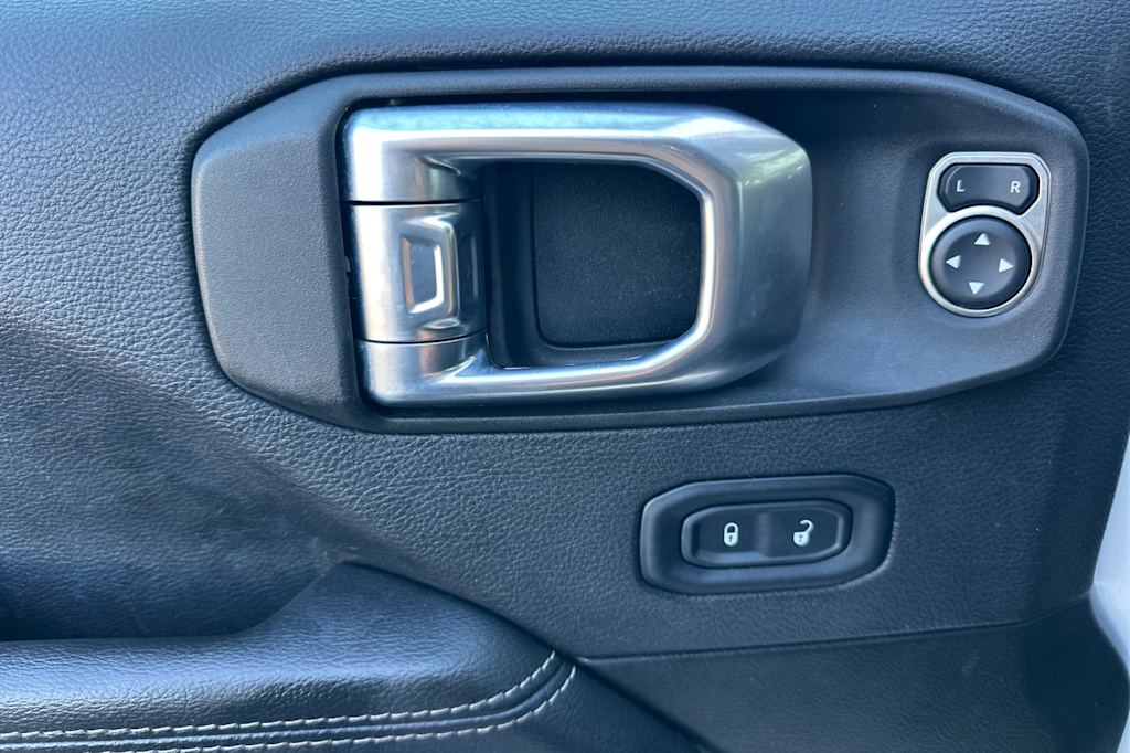 Thumbnail: 2022 Jeep Wrangler - 21