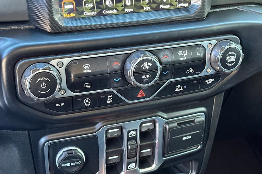 Thumbnail: 2022 Jeep Wrangler - 25