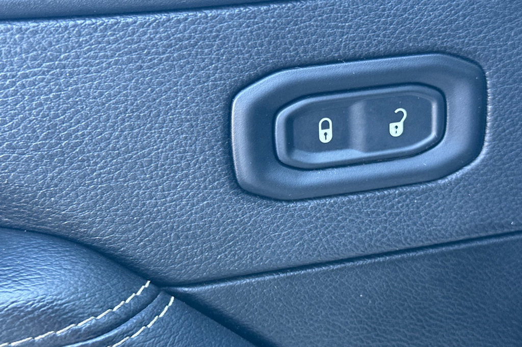 Thumbnail: 2022 Jeep Wrangler - 22