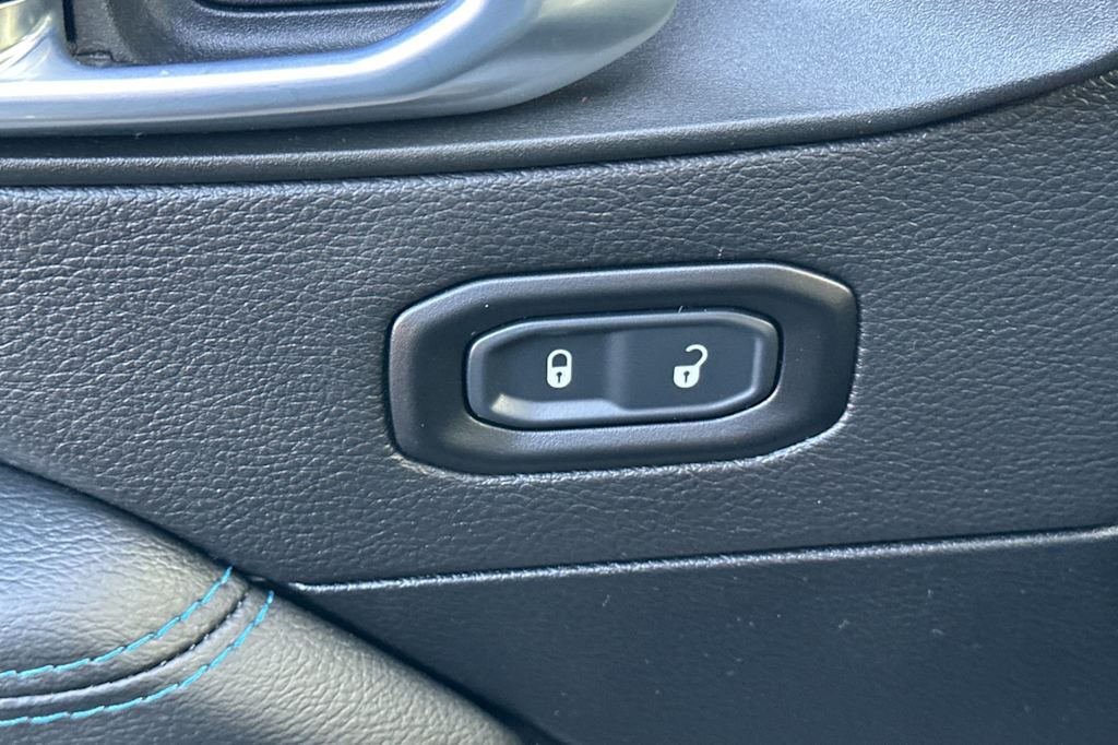 Thumbnail: 2021 Jeep Wrangler - 24