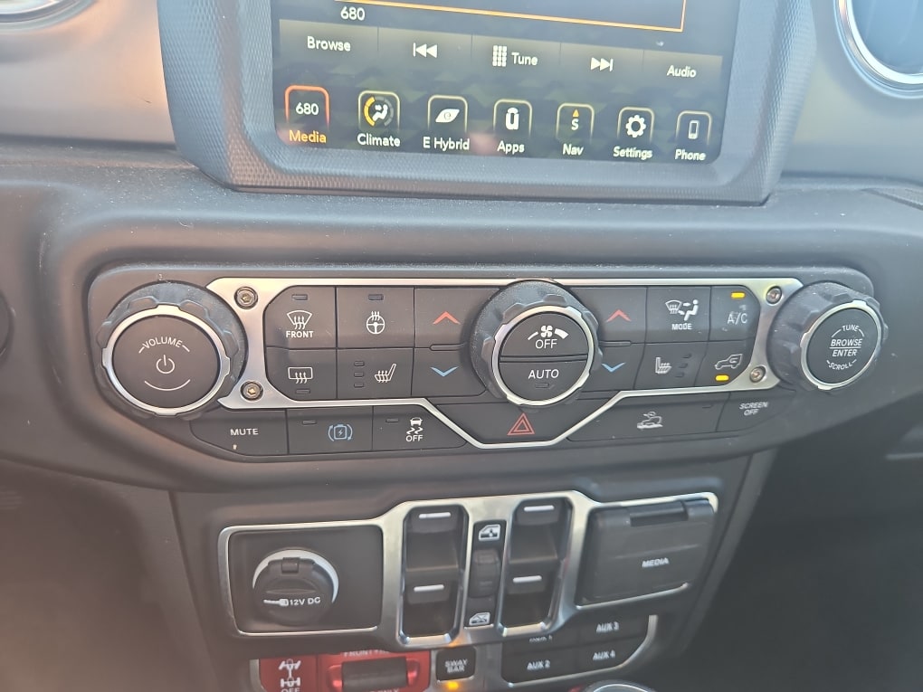 Thumbnail: 2022 Jeep Wrangler - 21