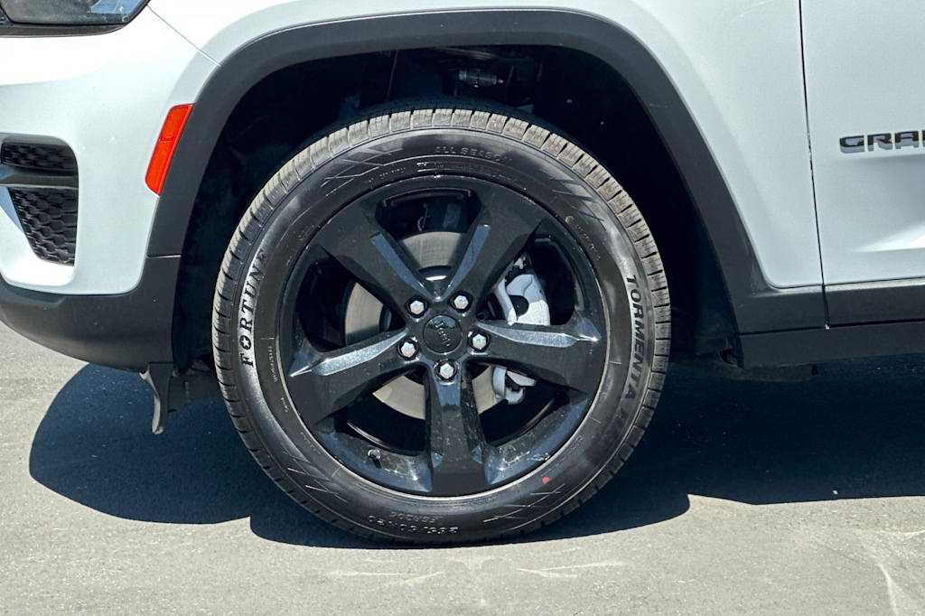 Thumbnail: 2023 Jeep Grand Cherokee - 8
