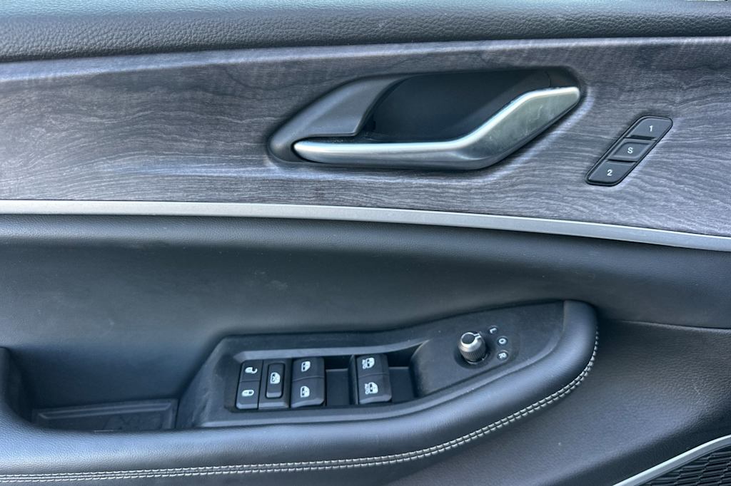 Thumbnail: 2023 Jeep Grand Cherokee - 20