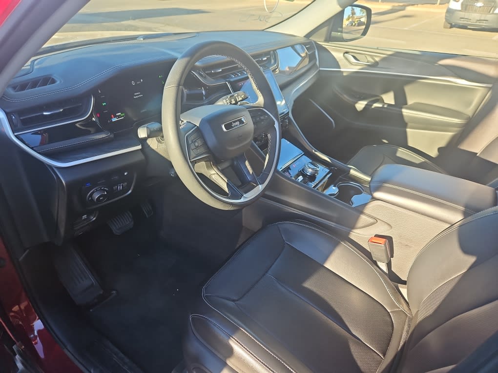 Thumbnail: 2023 Jeep Grand Cherokee - 12