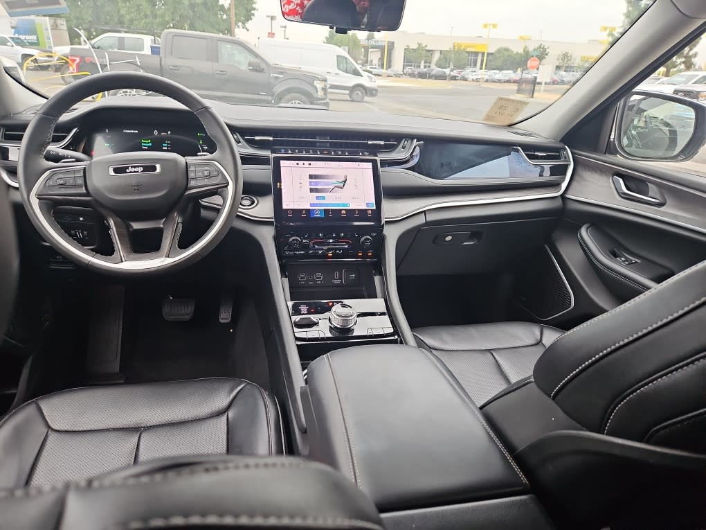Thumbnail: 2023 Jeep Grand Cherokee - 8