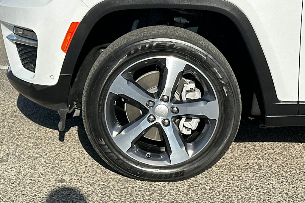 Thumbnail: 2023 Jeep Grand Cherokee - 8