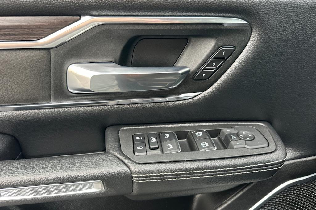 Thumbnail: 2025 RAM 1500 - 21