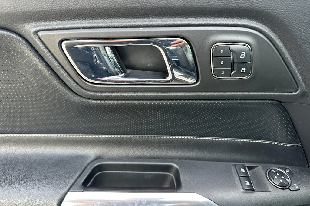 2015 Ford Mustang  20