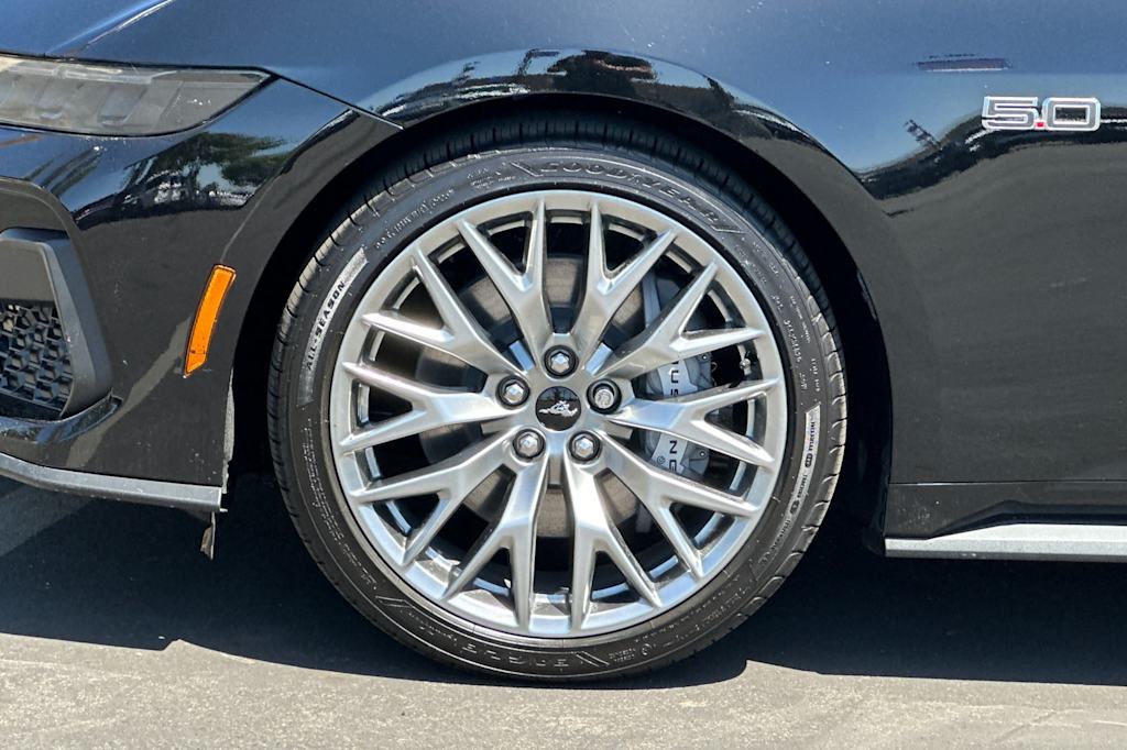 2025 Ford Mustang GT Premium 8
