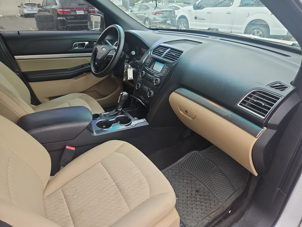 Thumbnail: 2016 Ford Explorer - 12