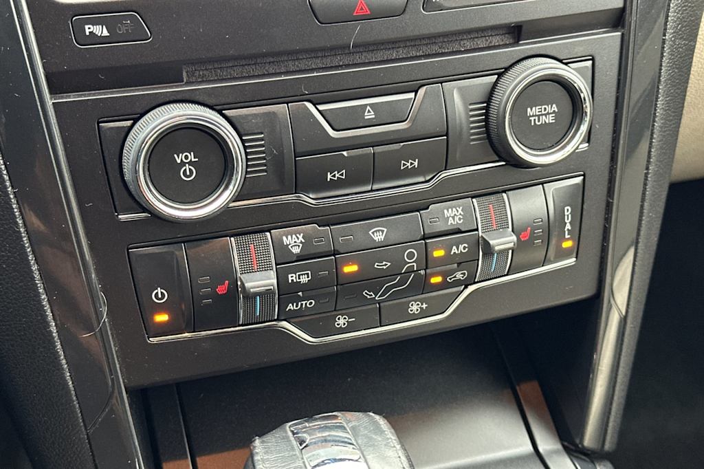 Thumbnail: 2018 Ford Explorer - 26