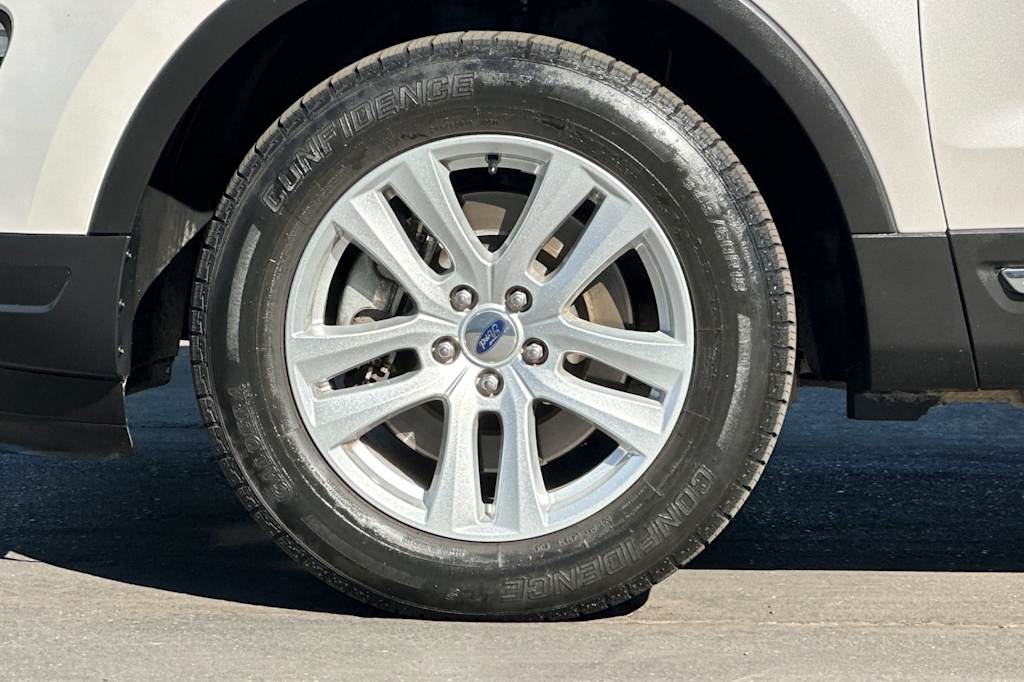Thumbnail: 2019 Ford Explorer - 8
