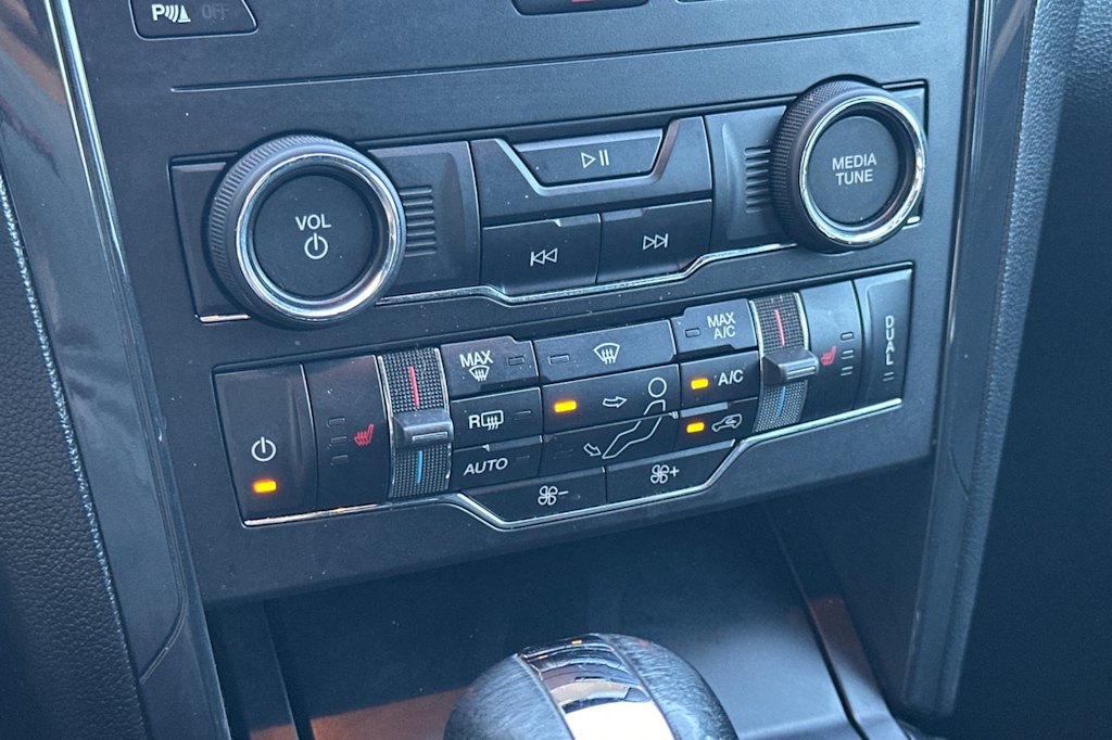 Thumbnail: 2019 Ford Explorer - 27